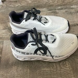 One cloud cloudtec white and black